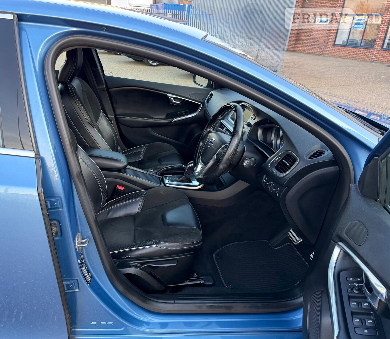 Volvo V40 Havering