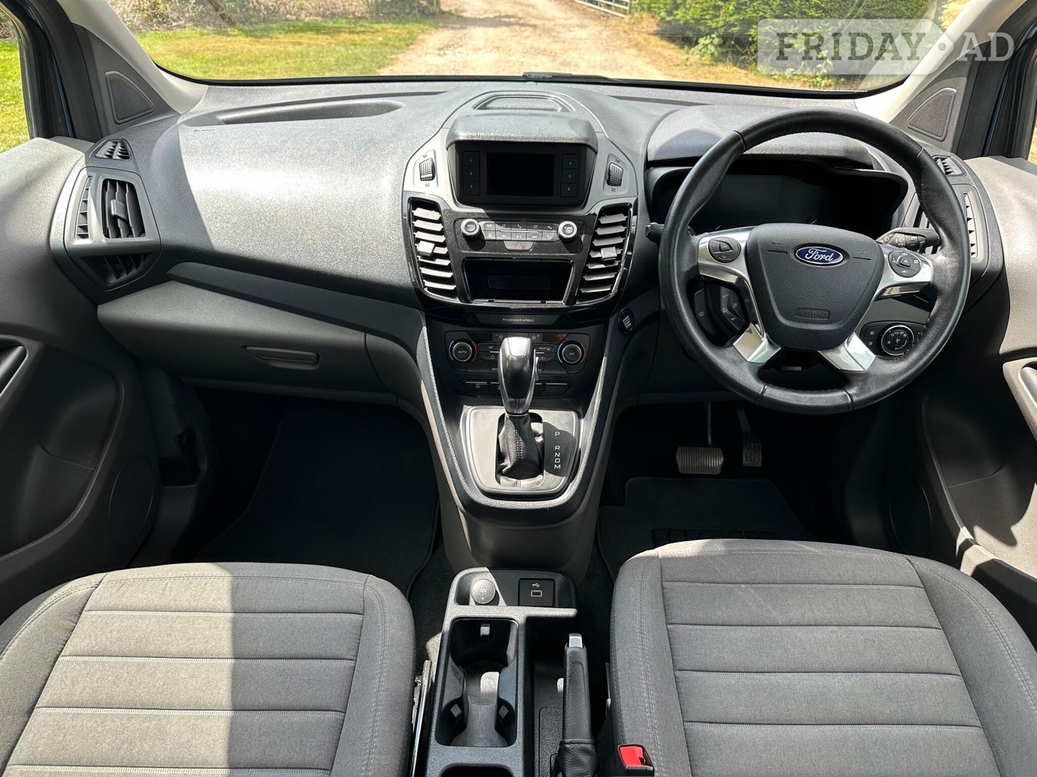 [ berth ]Ford Grand Tourneo Connect