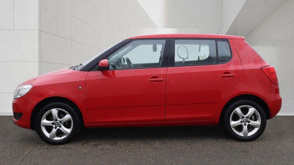 Skoda Fabia 2012 - Cars