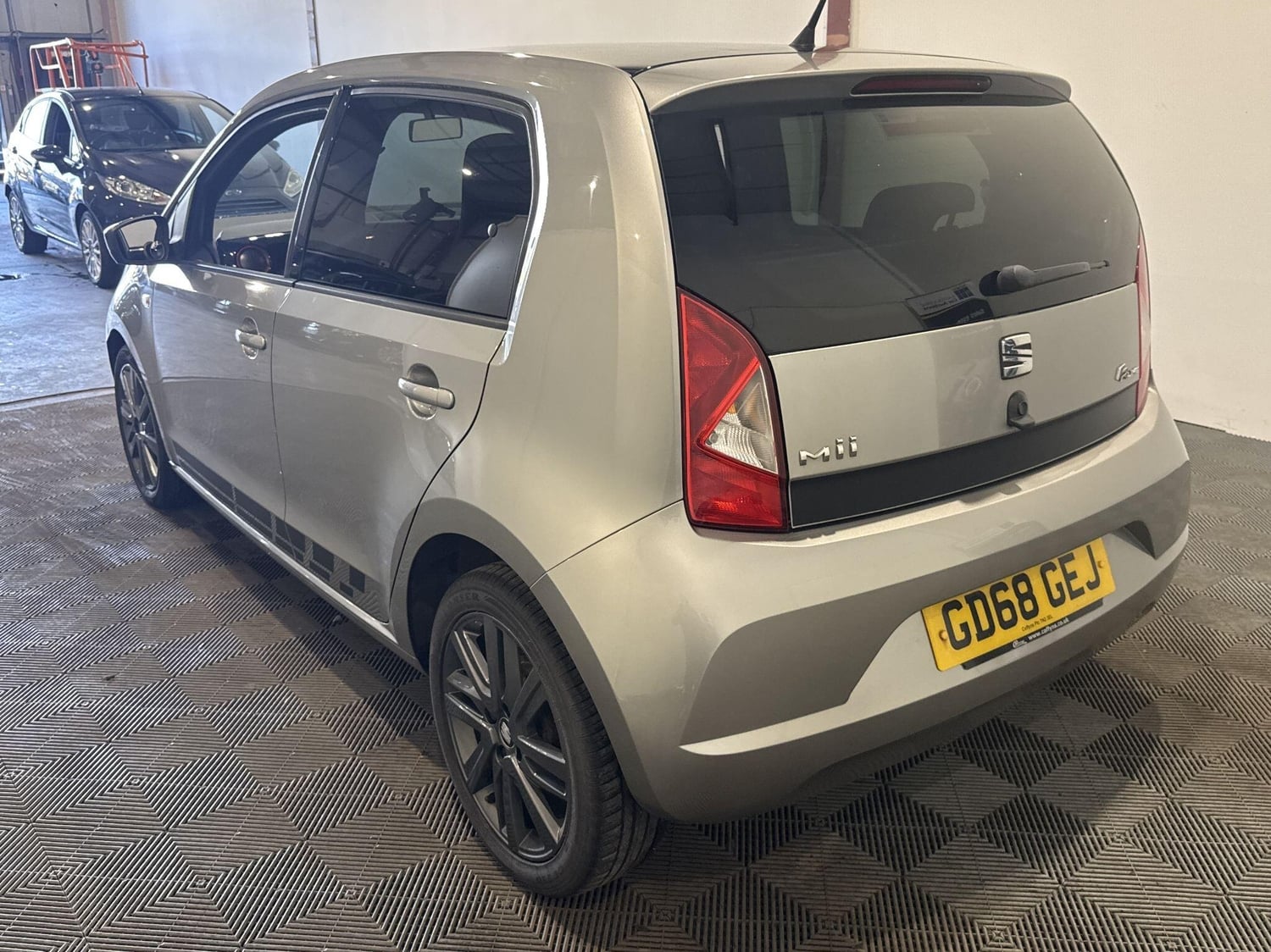 [ berth ]SEAT Mii