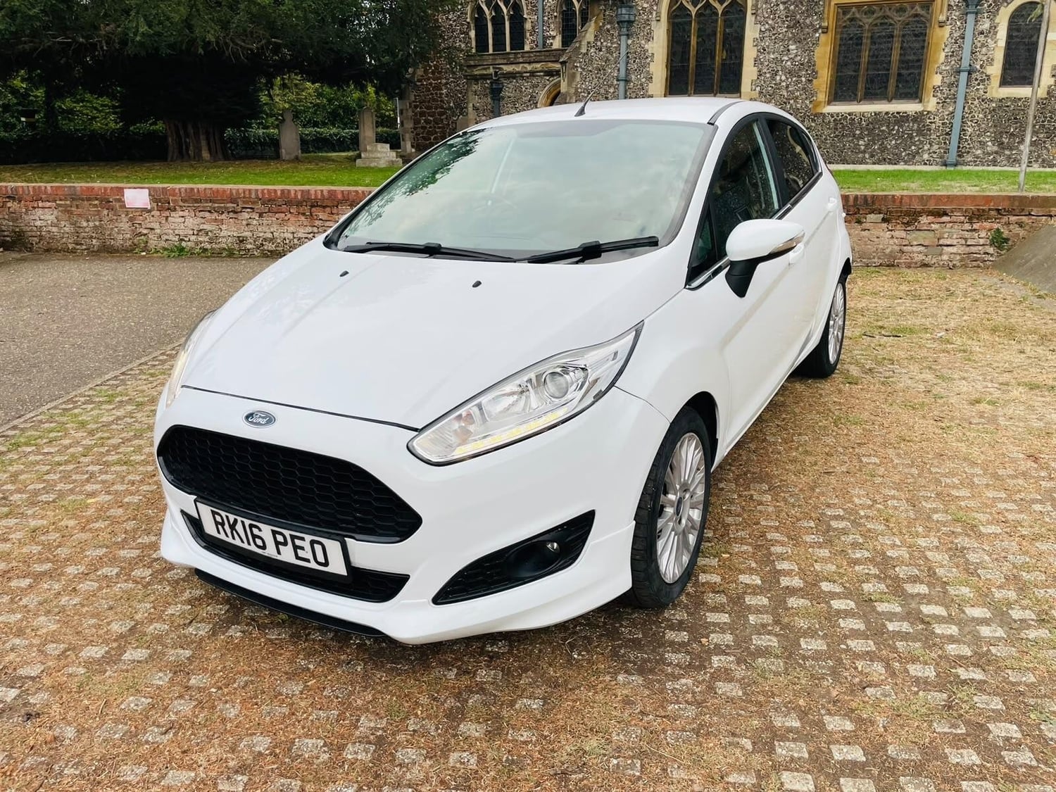 Ford Fiesta 2016 - Cars in Slough