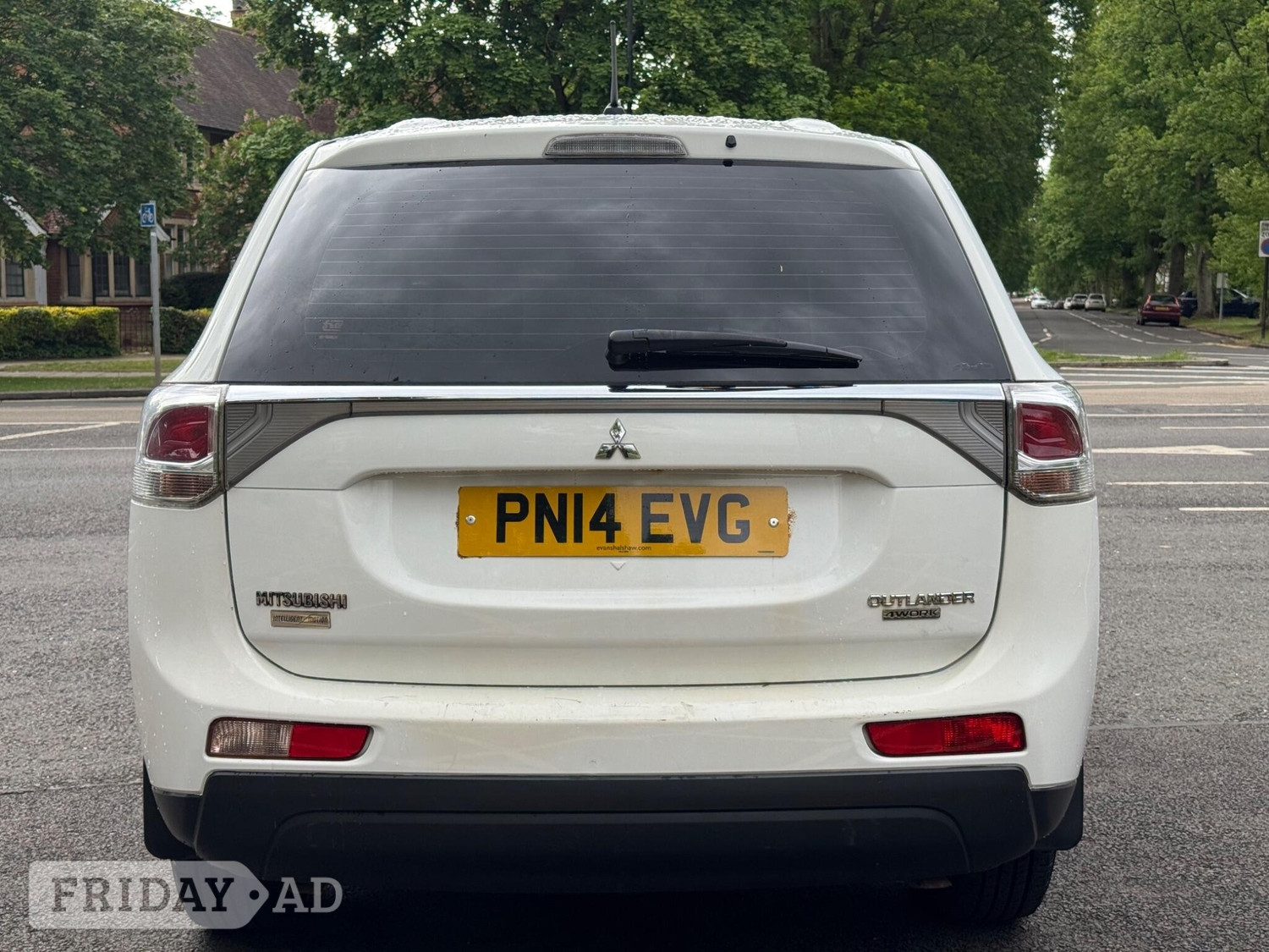Mitsubishi Outlander 2014 - Vans & Commercial Vehicles in Bedford