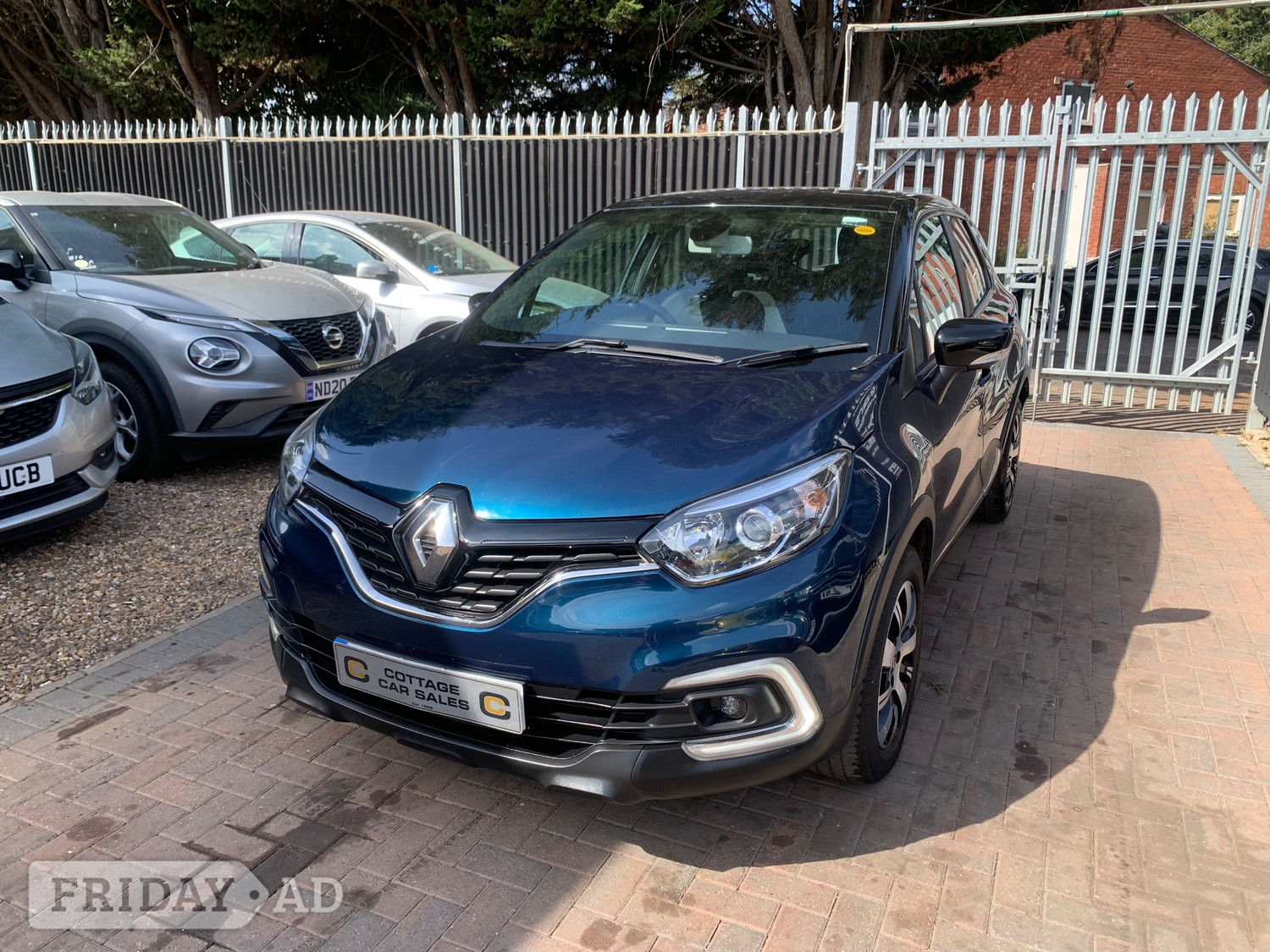 Renault Captur 2019 - Cars in Hayes