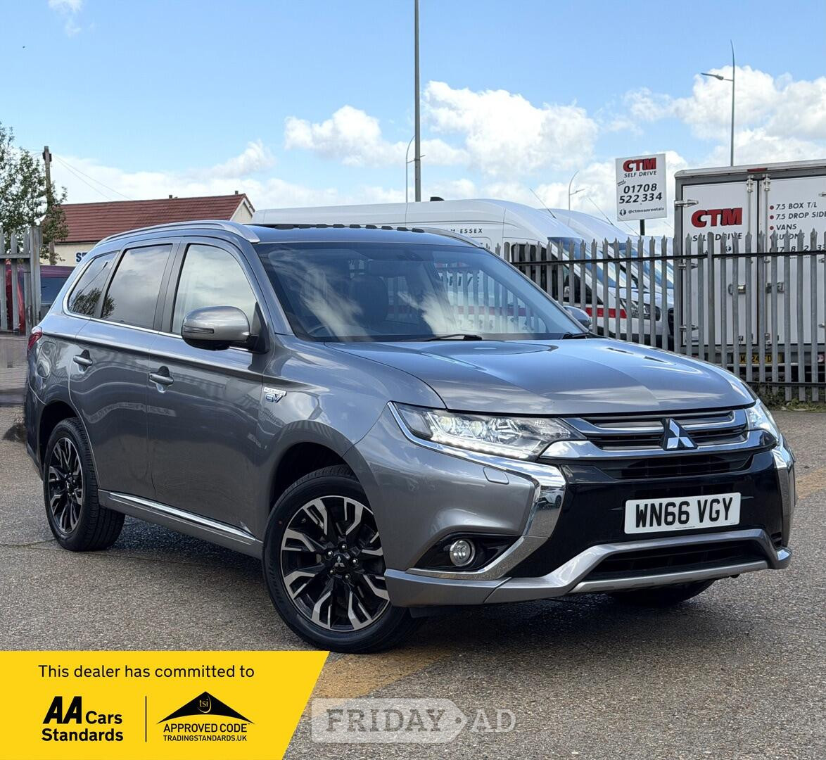 Mitsubishi Outlander 2016 in Havering