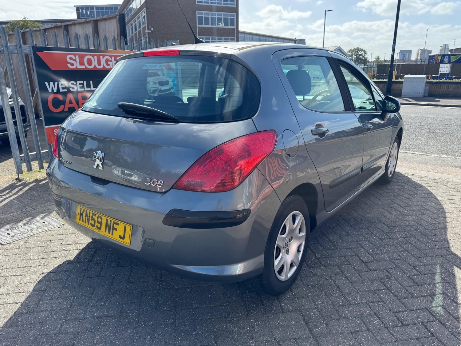 Peugeot 308 2009 - Cars in Slough