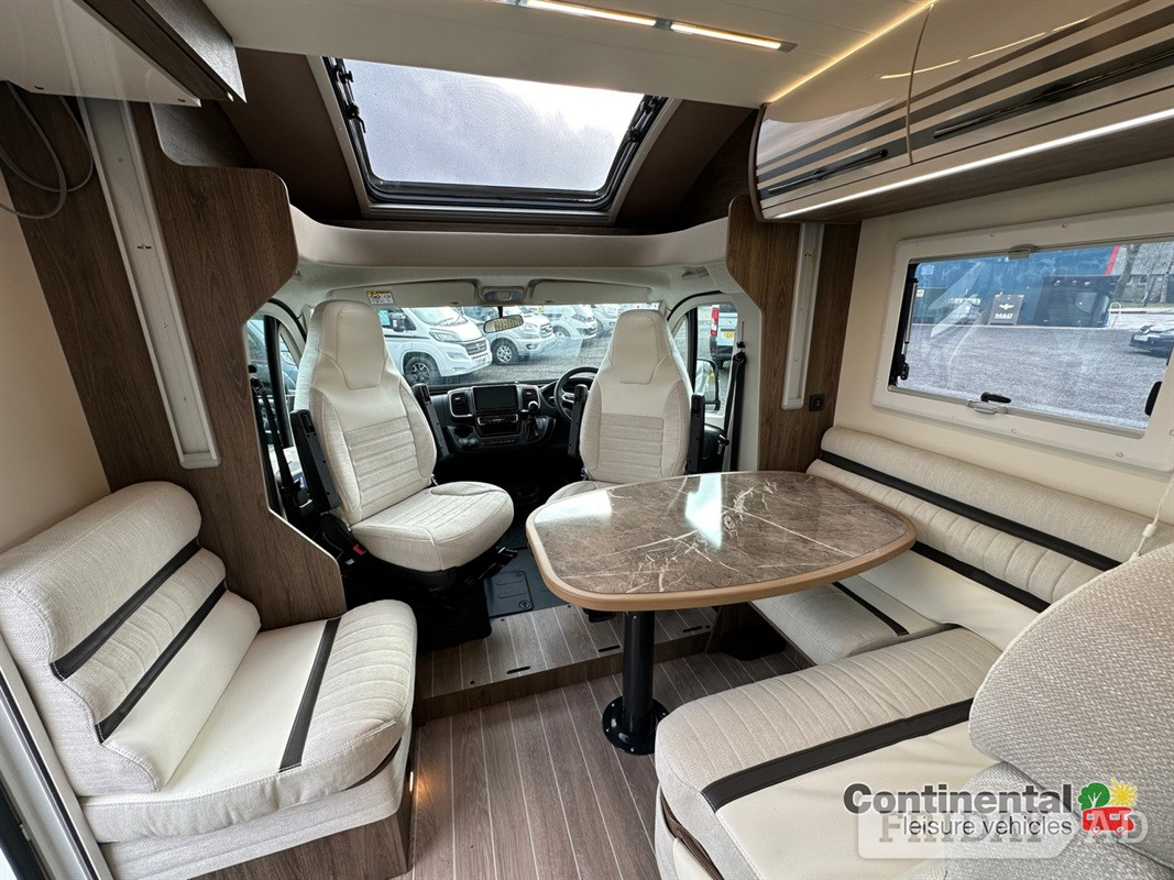 [4 berth ]Roller Team T-Line 700