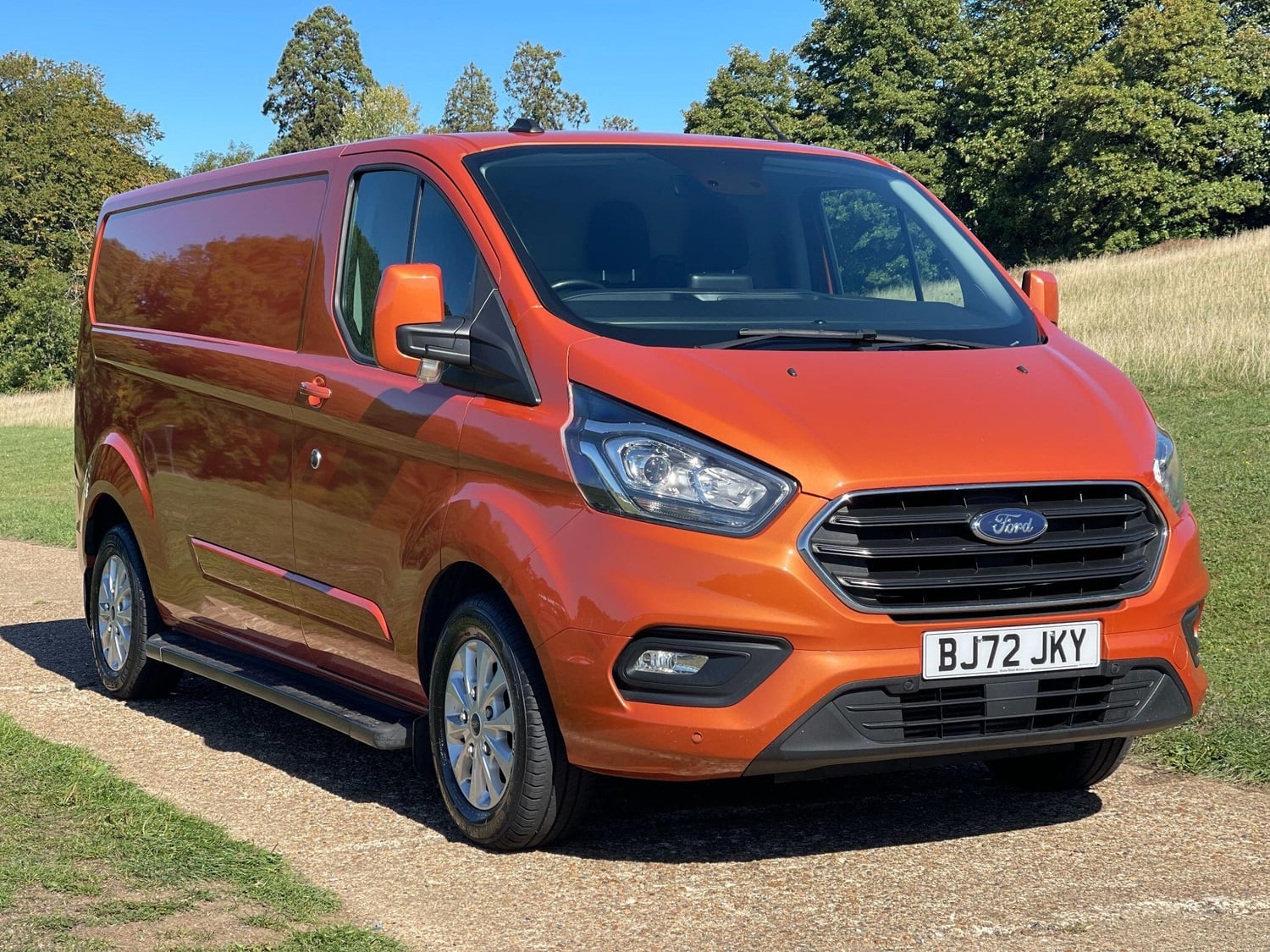 [ berth ]Ford Transit Custom