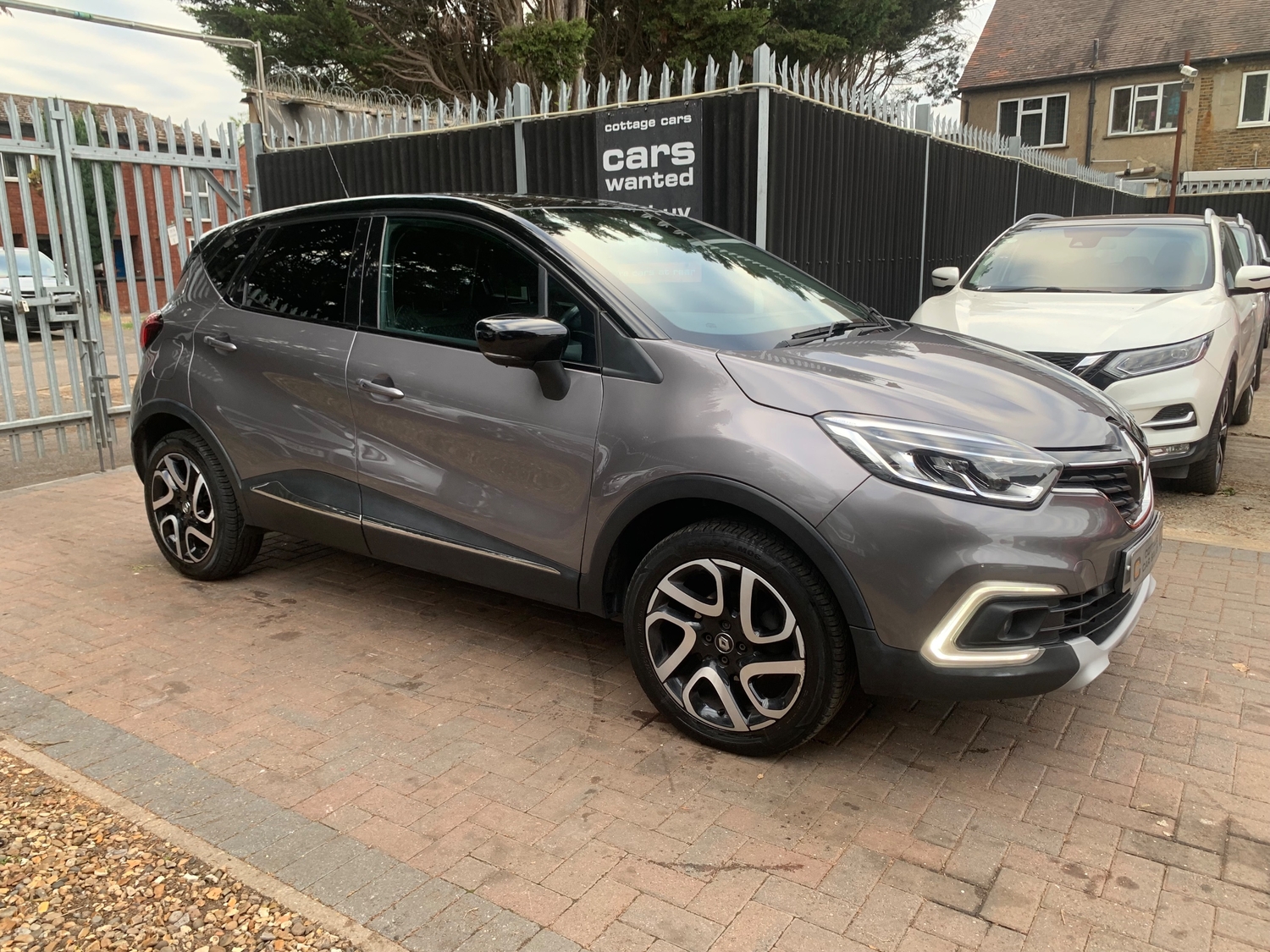 [ berth ]Renault Captur
