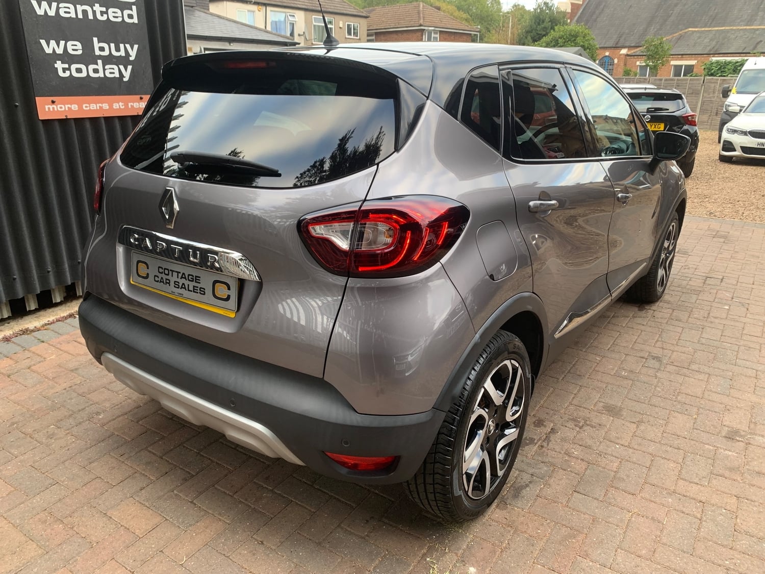 Renault Captur 2018 - Cars in Hayes