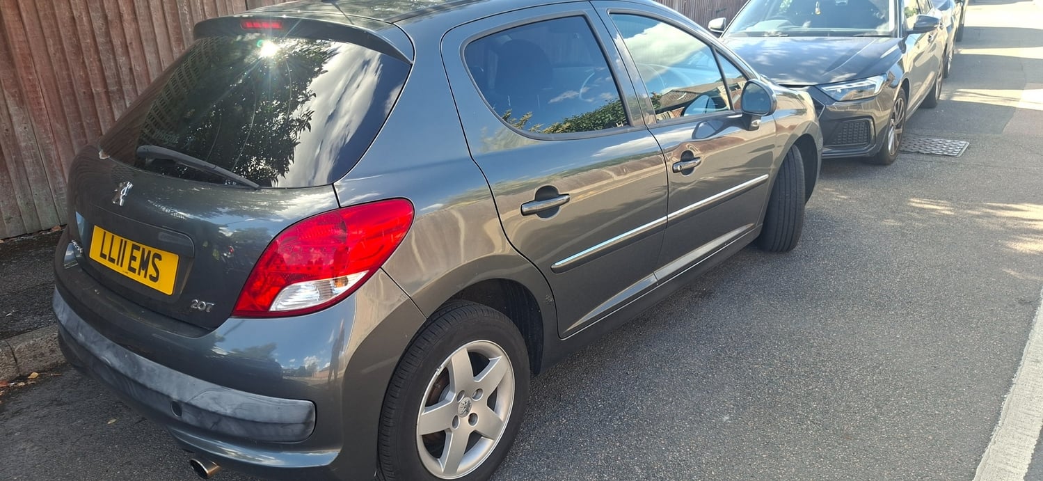 Peugeot 207 2011 - Cars