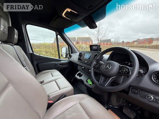Equi-Trek Eclipse Mercedes-Benz Horsebox - Trailers & Horseboxes in Banbury
