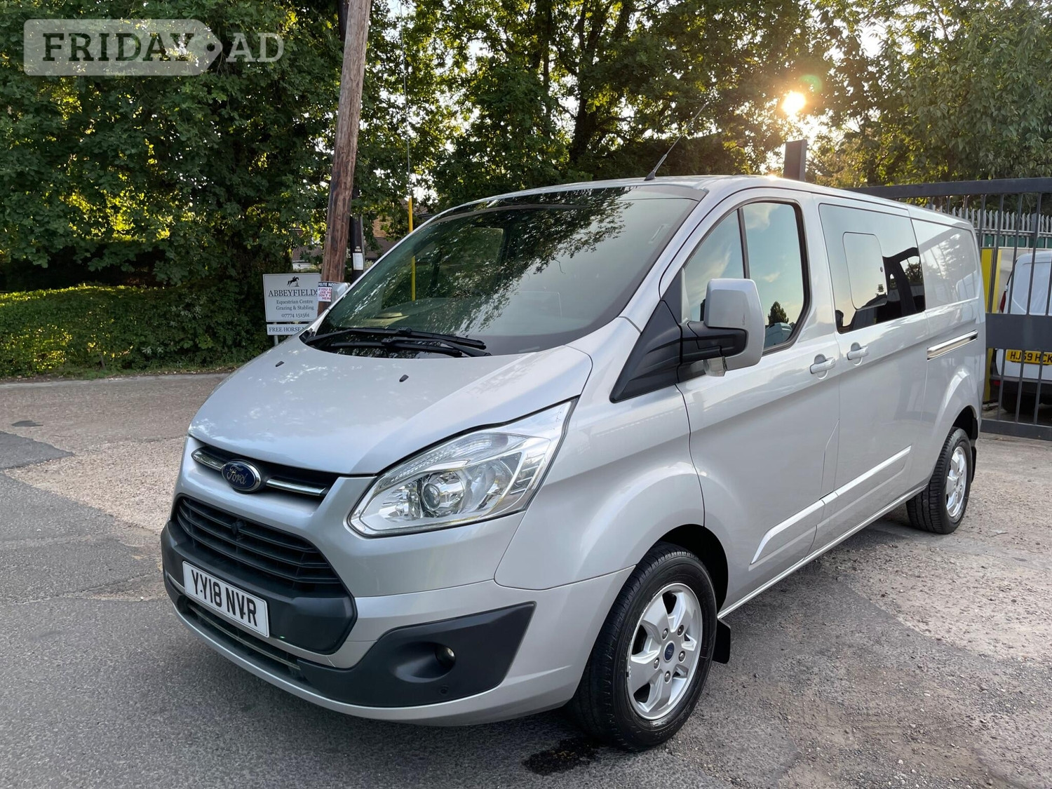[ berth ]Ford Transit Custom
