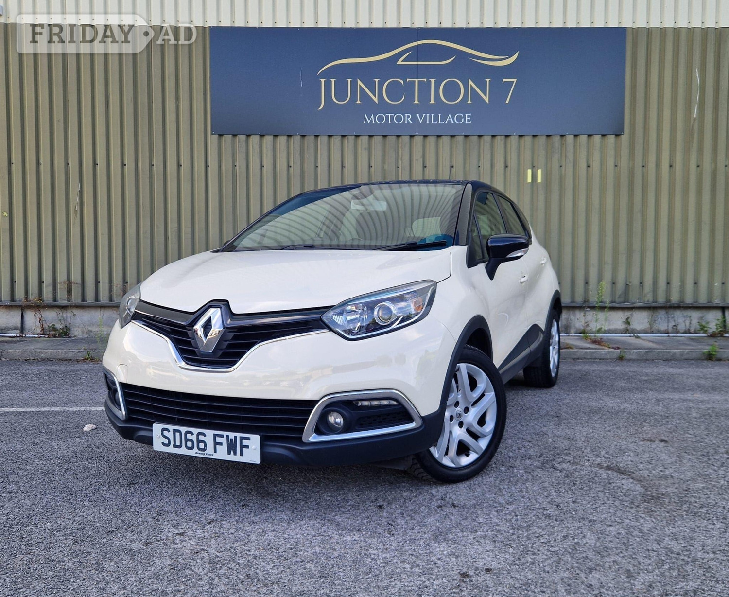 Renault Captur 2016 in Accrington