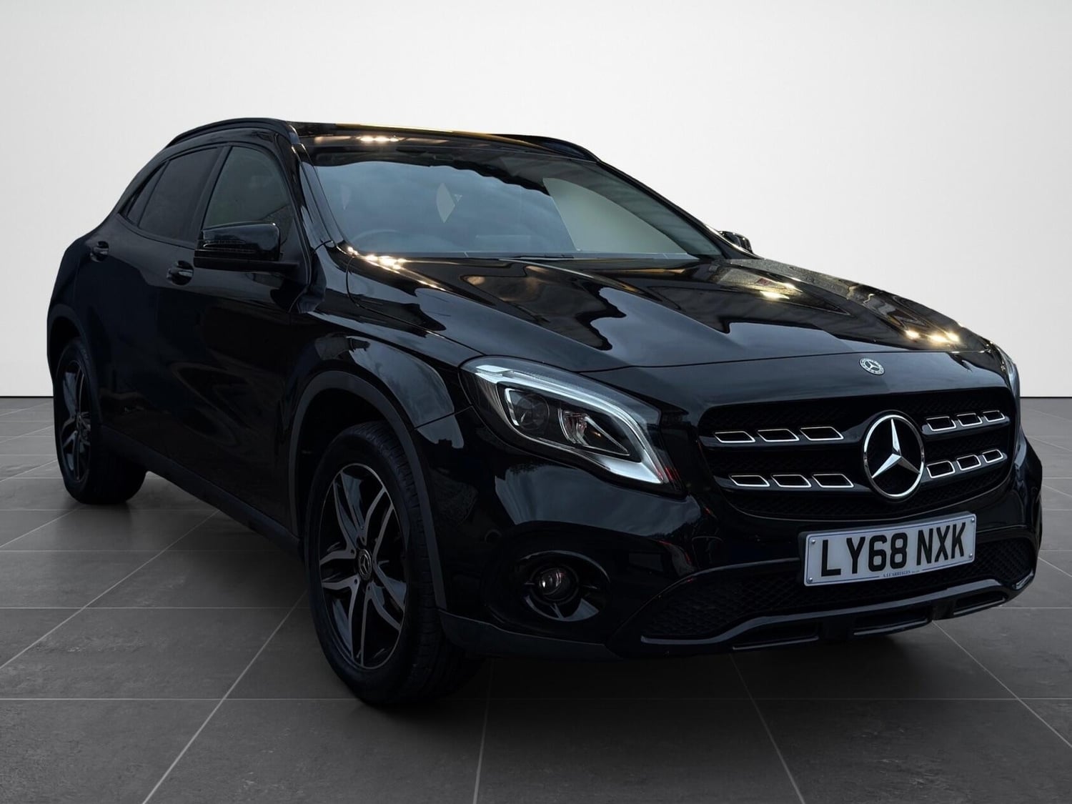Mercedes-Benz GLA 2019 - Cars in Ealing