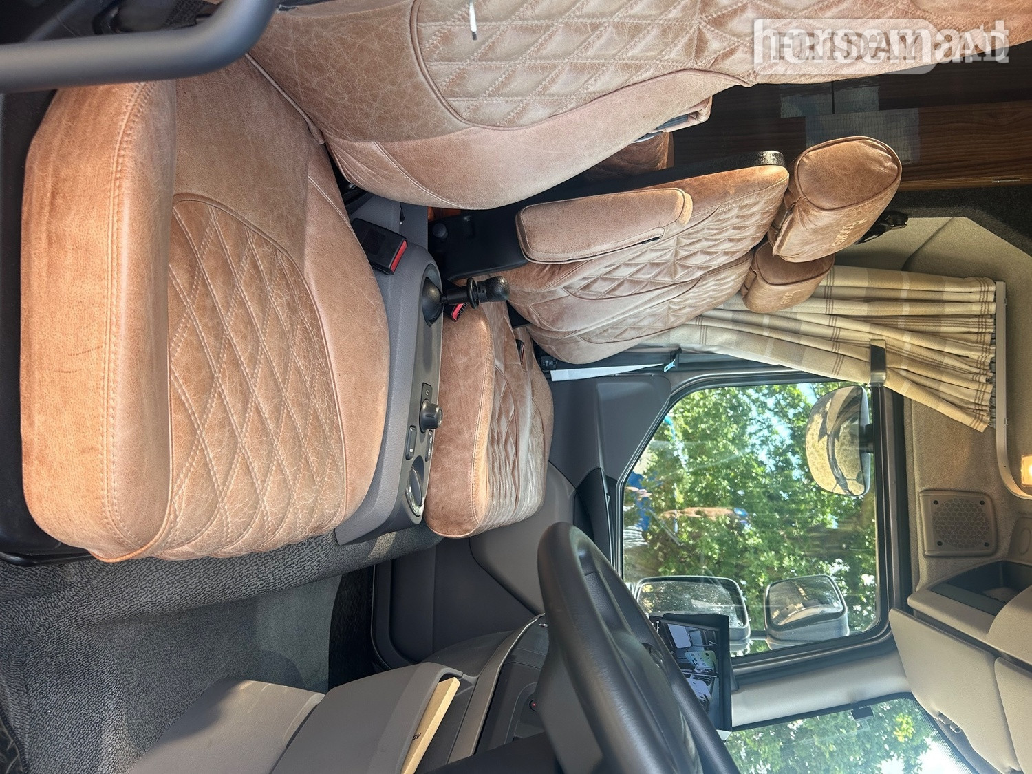 Cooke Platinum Daf Trucks Horsebox - Trailers & Horseboxes in Telford