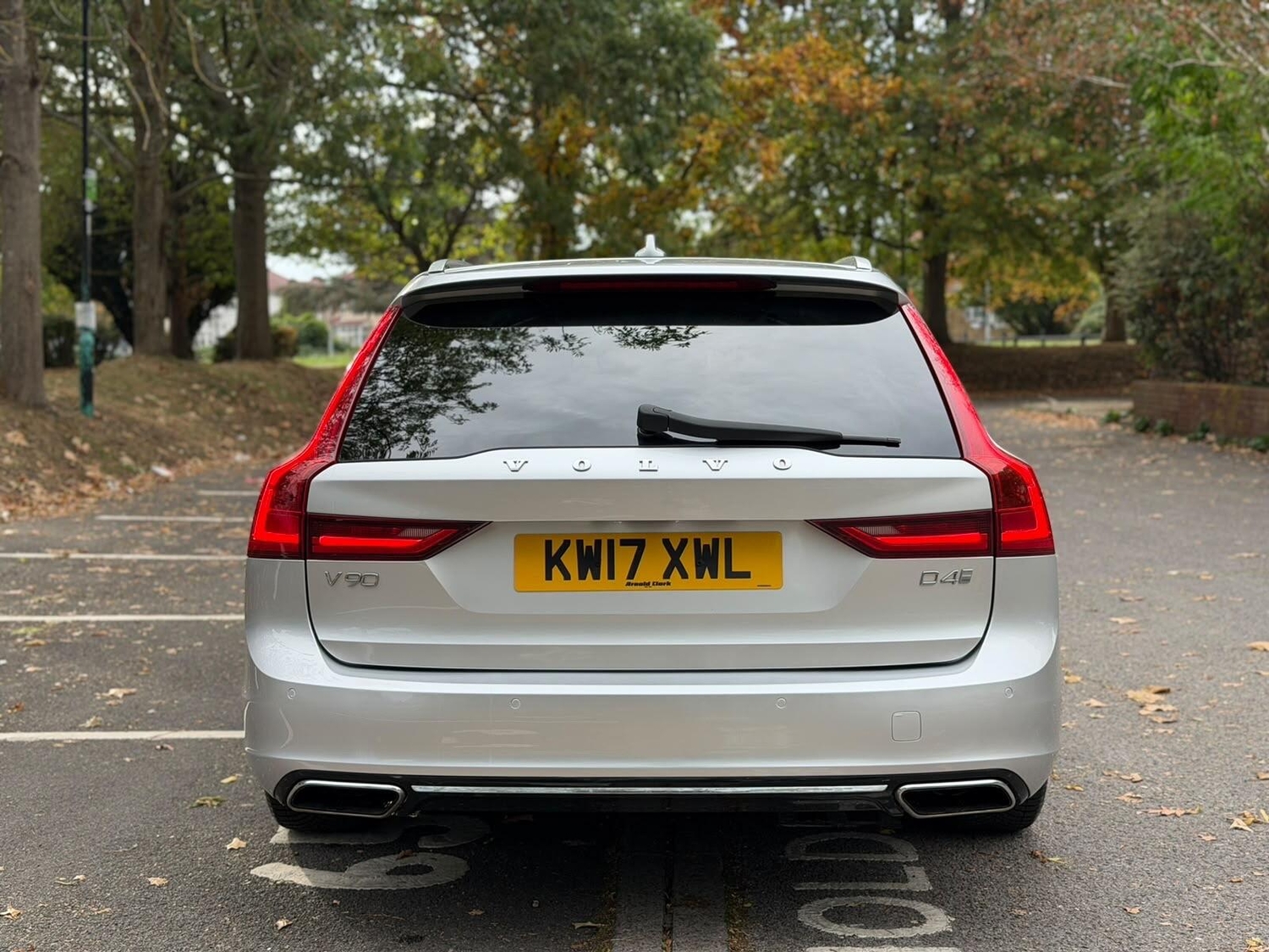 Volvo V90 2017 - Cars in Uxbridge