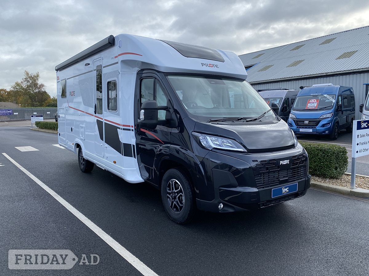 Pilote Evidence P740 FGJ 2026 for sale in Newark