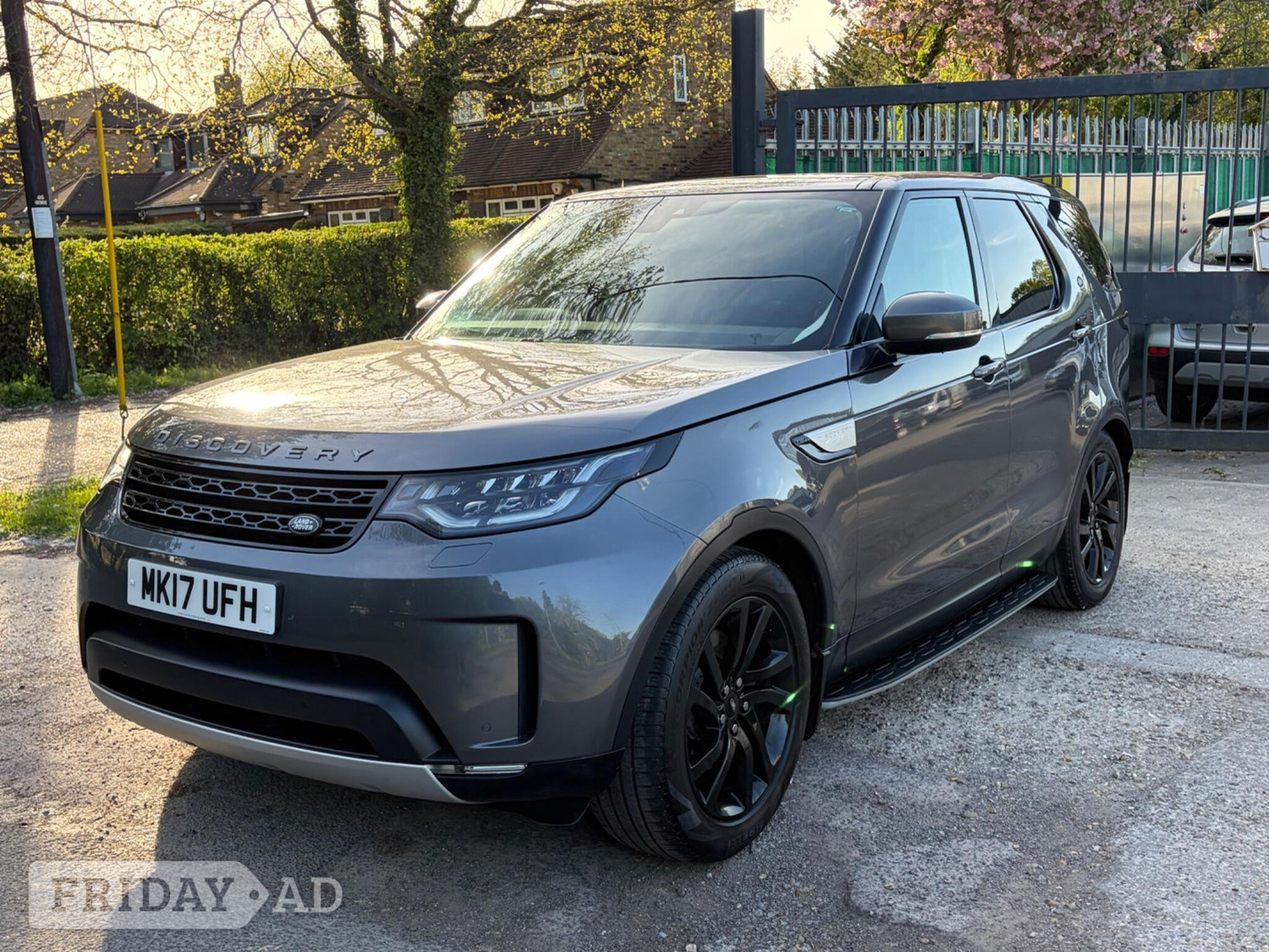 [ berth ]Land Rover Discovery