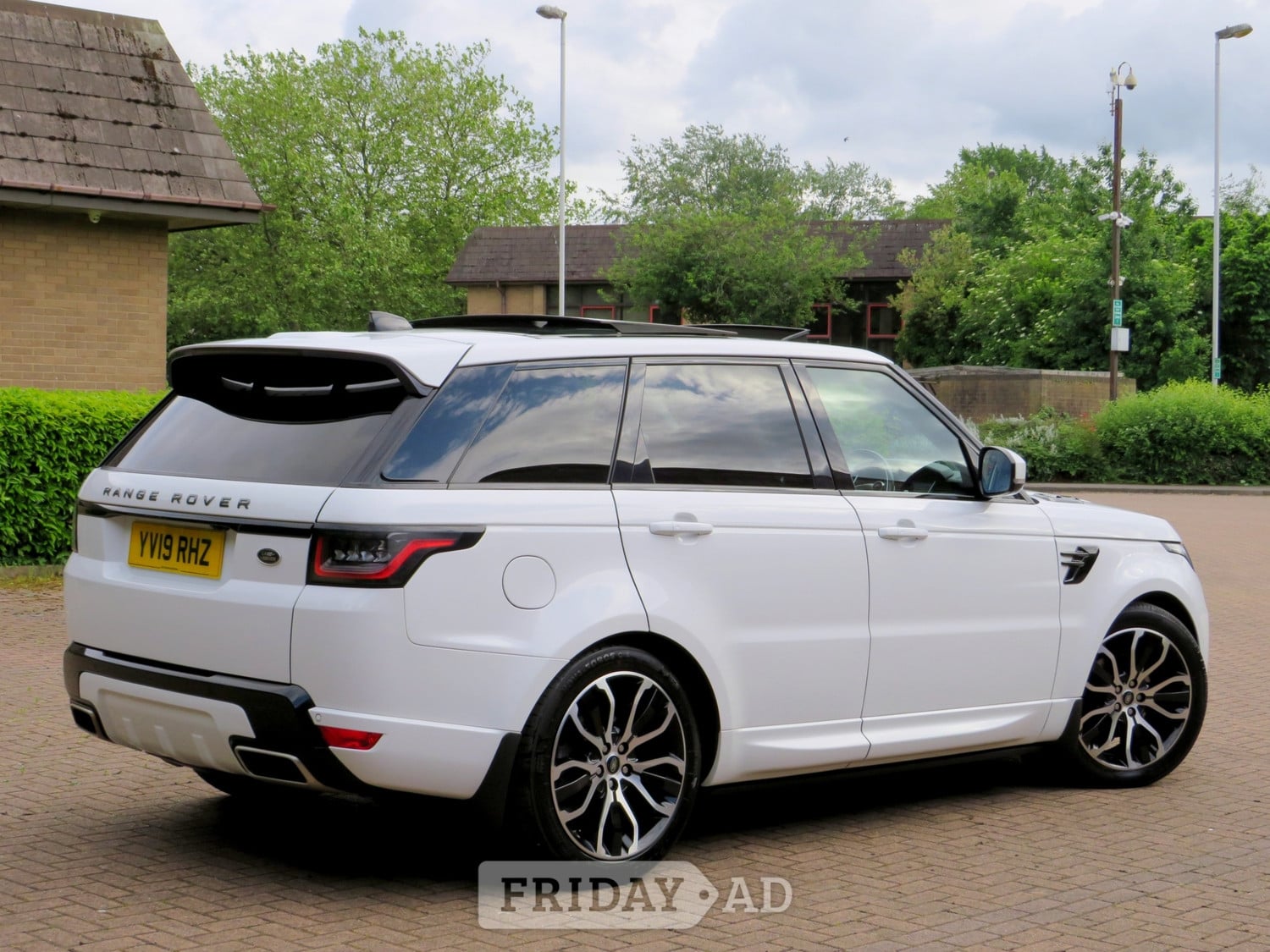 [ berth ]Land Rover Range Rover Sport