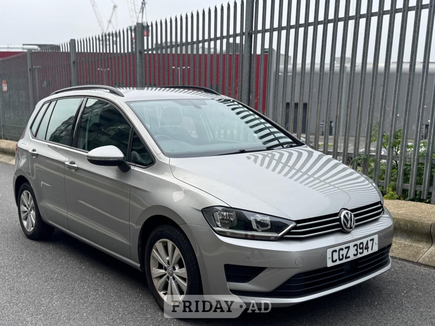 Volkswagen Golf SV 2016 in Willesden