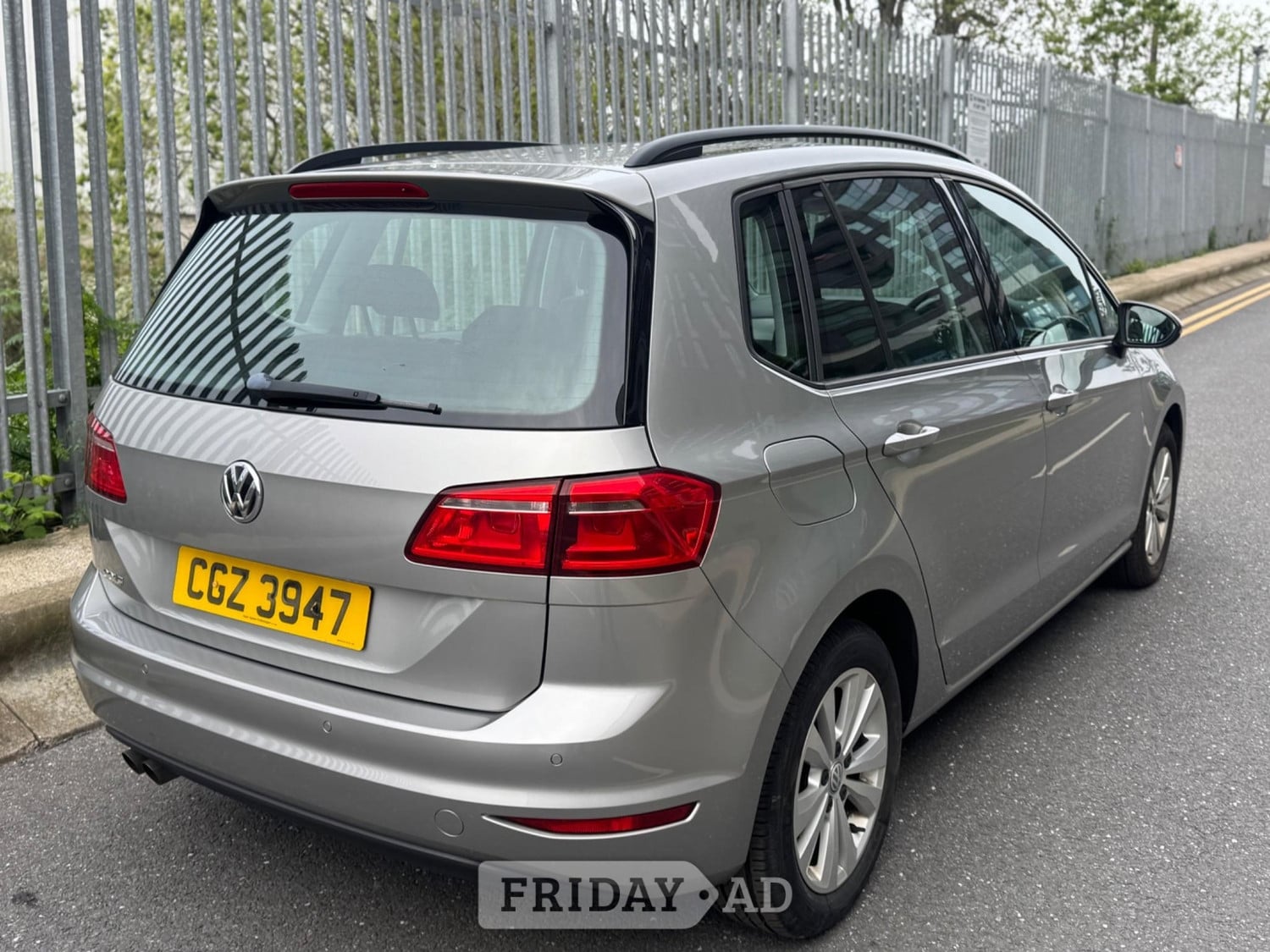 Volkswagen Golf SV 2016 - Cars in Willesden