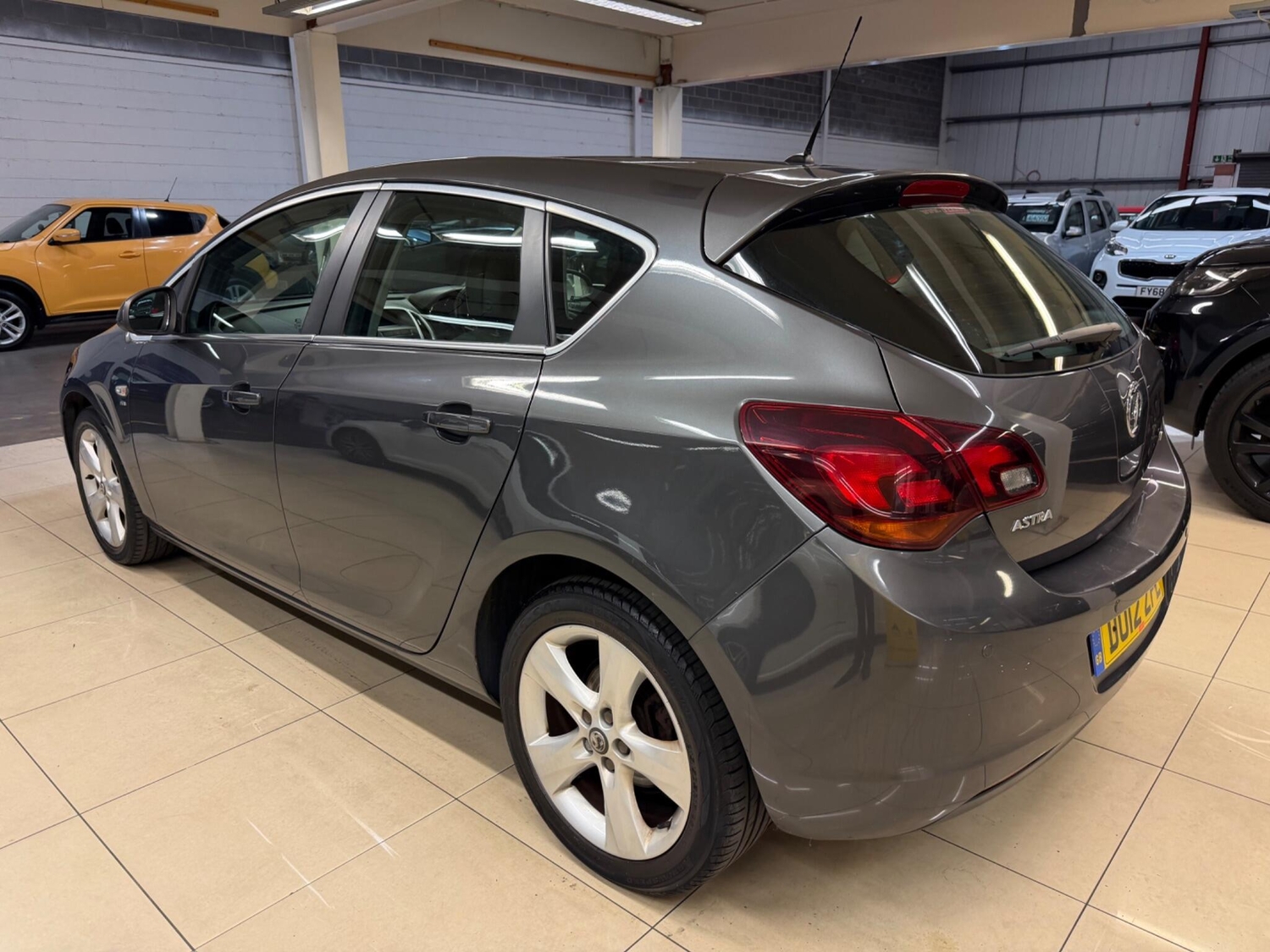 Vauxhall Astra 2012 - Cars