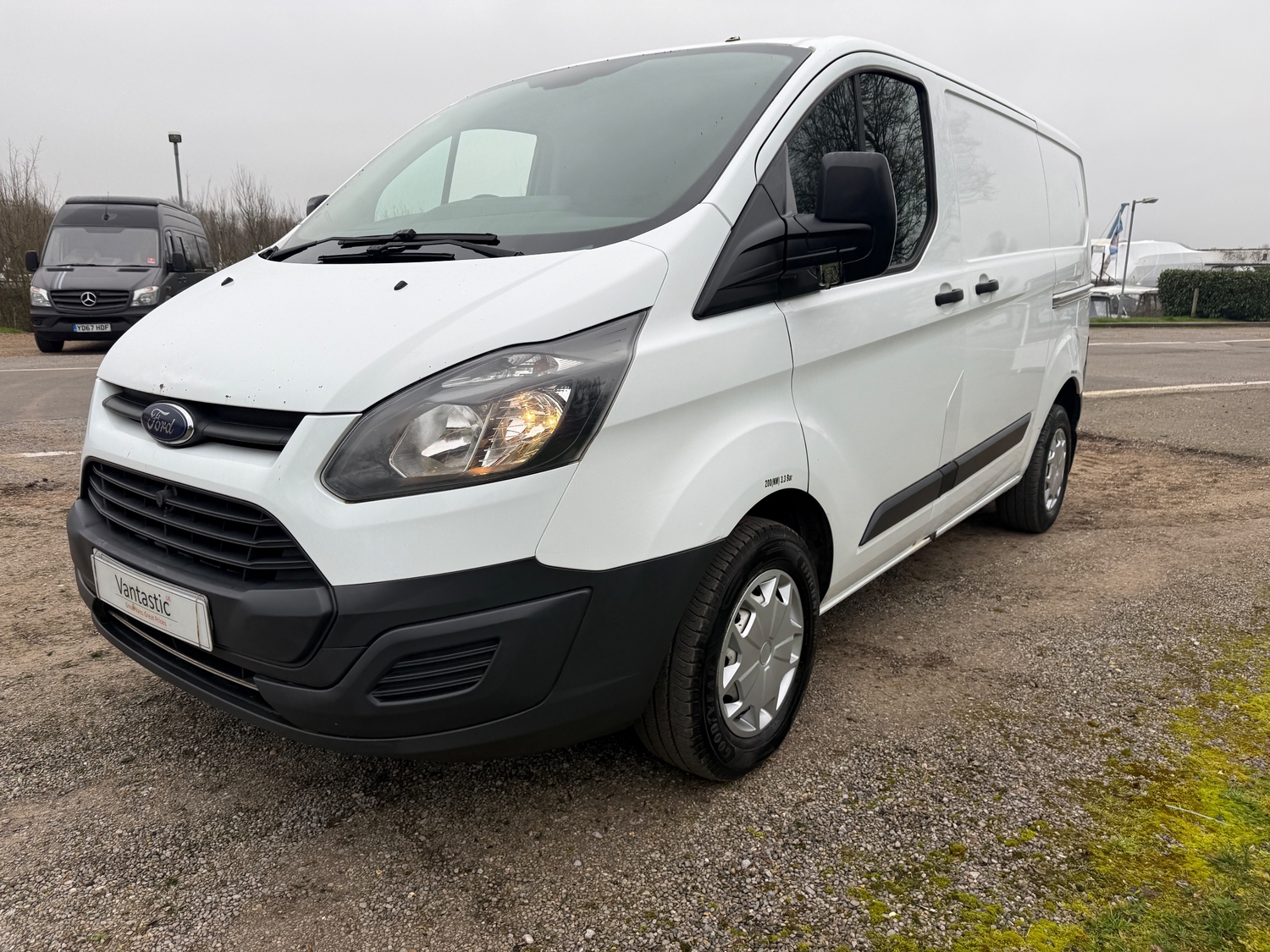 [ berth ]Ford Transit Custom