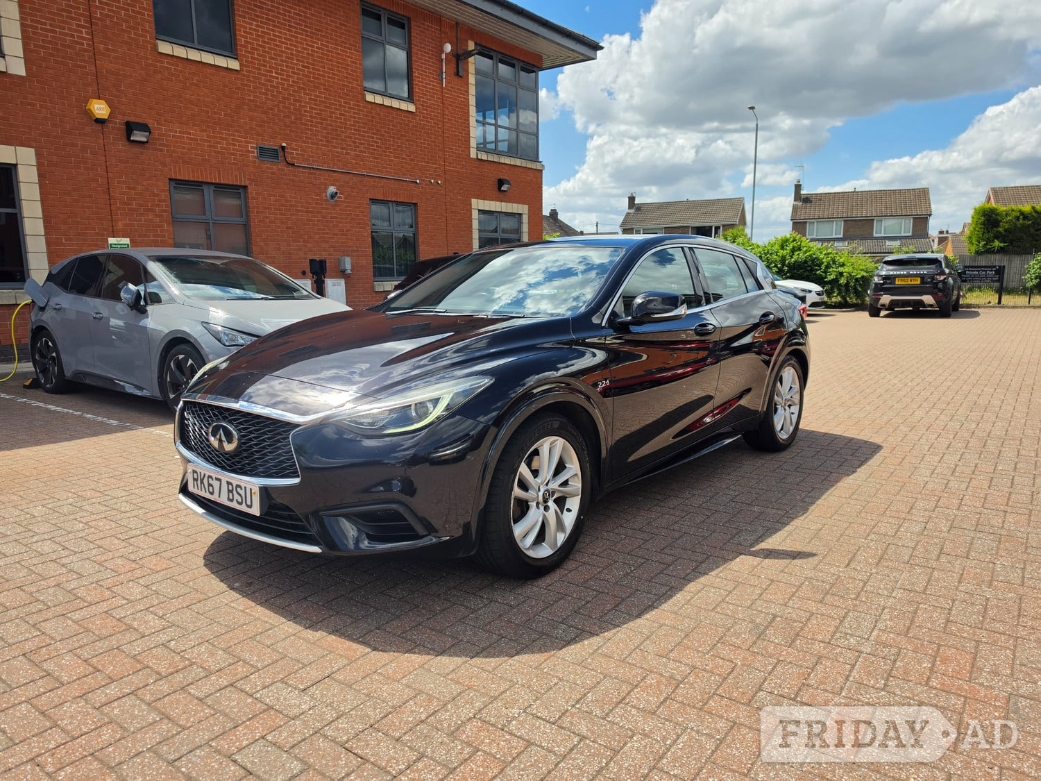 [ berth ]Infiniti Q30