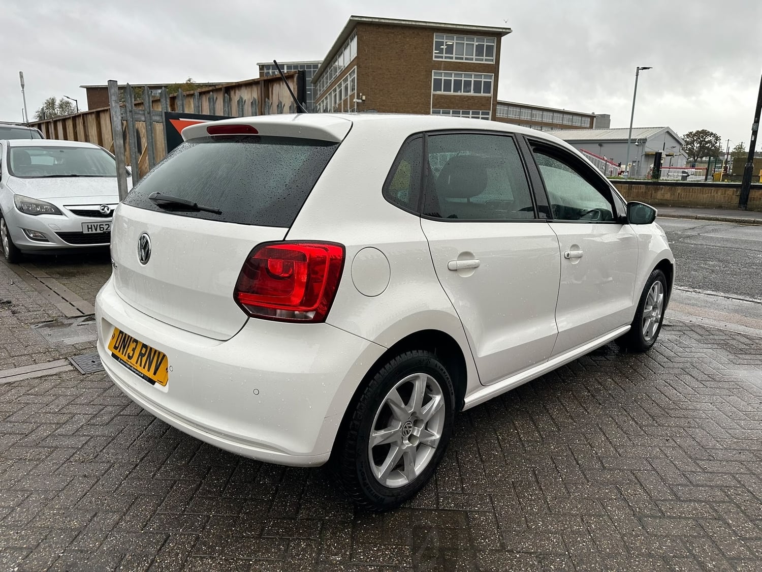 Volkswagen Polo 2013 - Cars in Slough