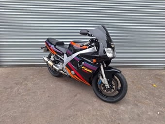 Yamaha FZR 1995