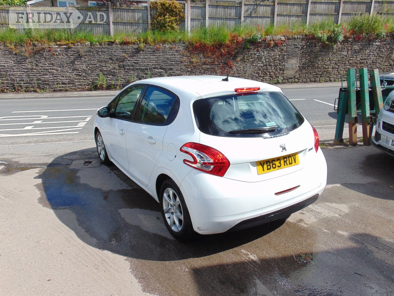 [ berth ]Peugeot 208