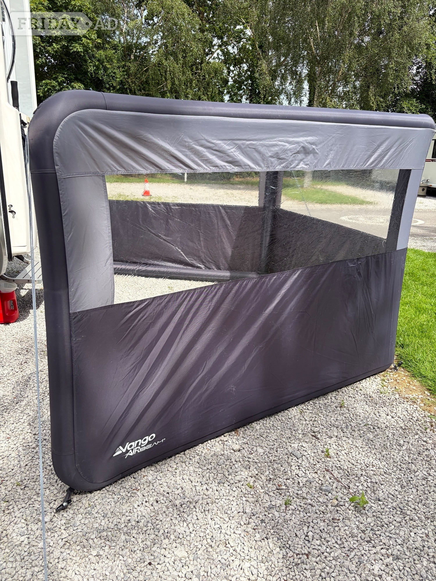 Poulton-Le-Fylde Vango airbeam element proshield 3 panel windbreak