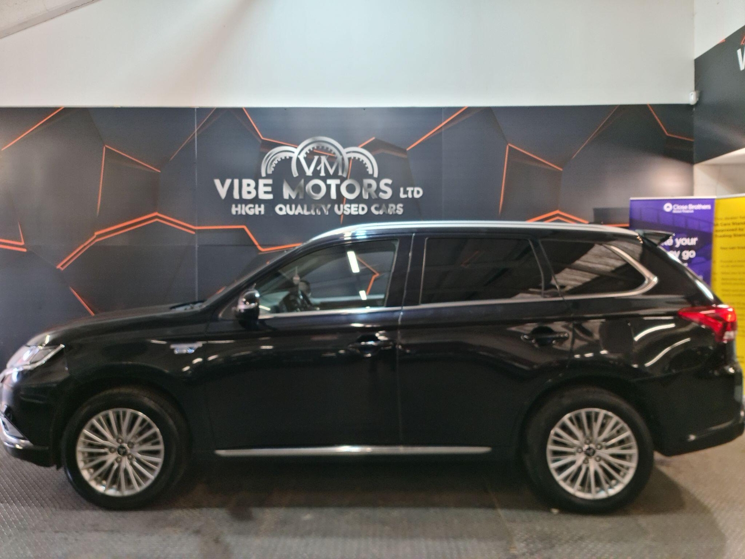 Mitsubishi Outlander 2018 - Cars