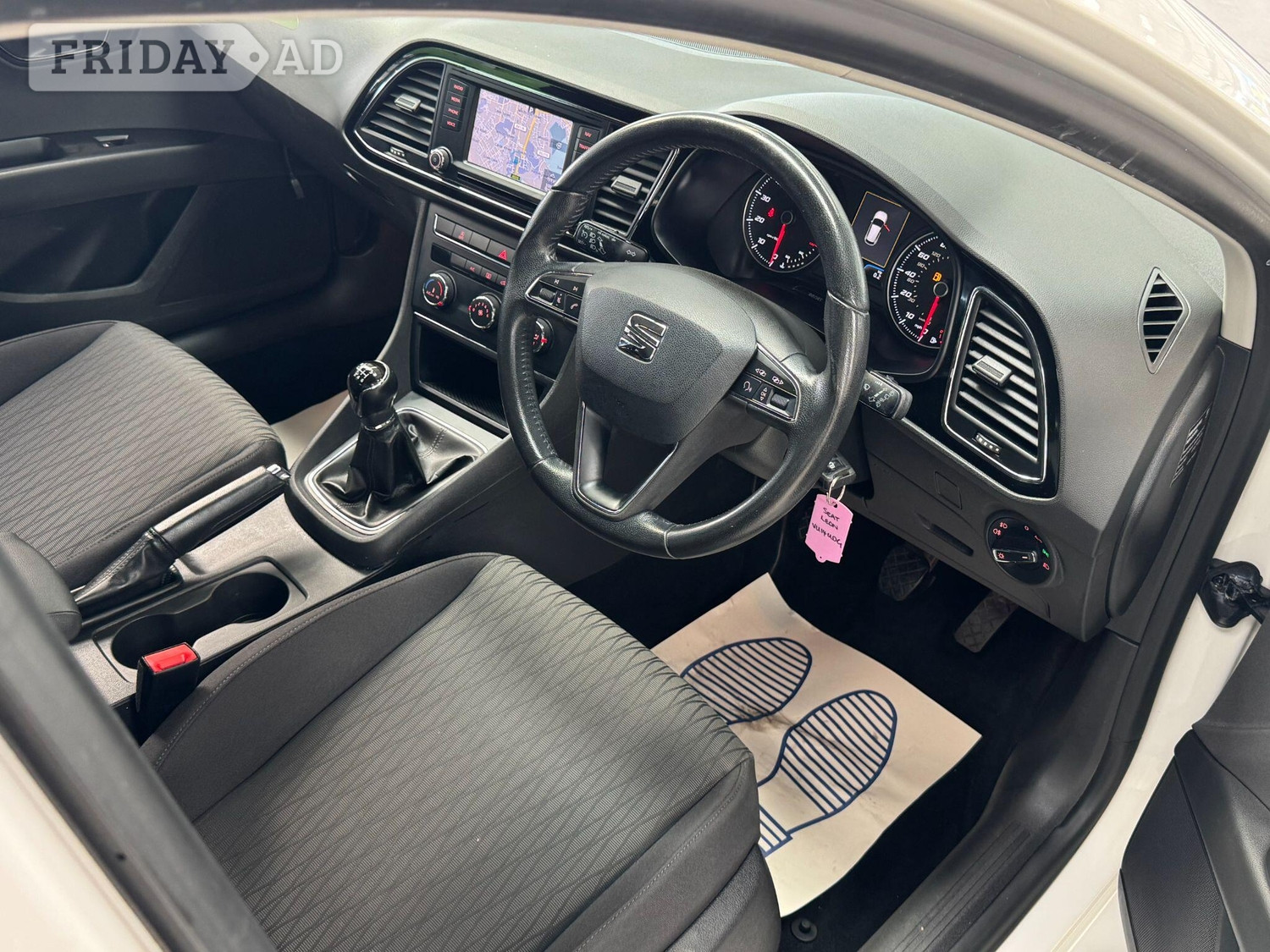 [ berth ]SEAT Leon