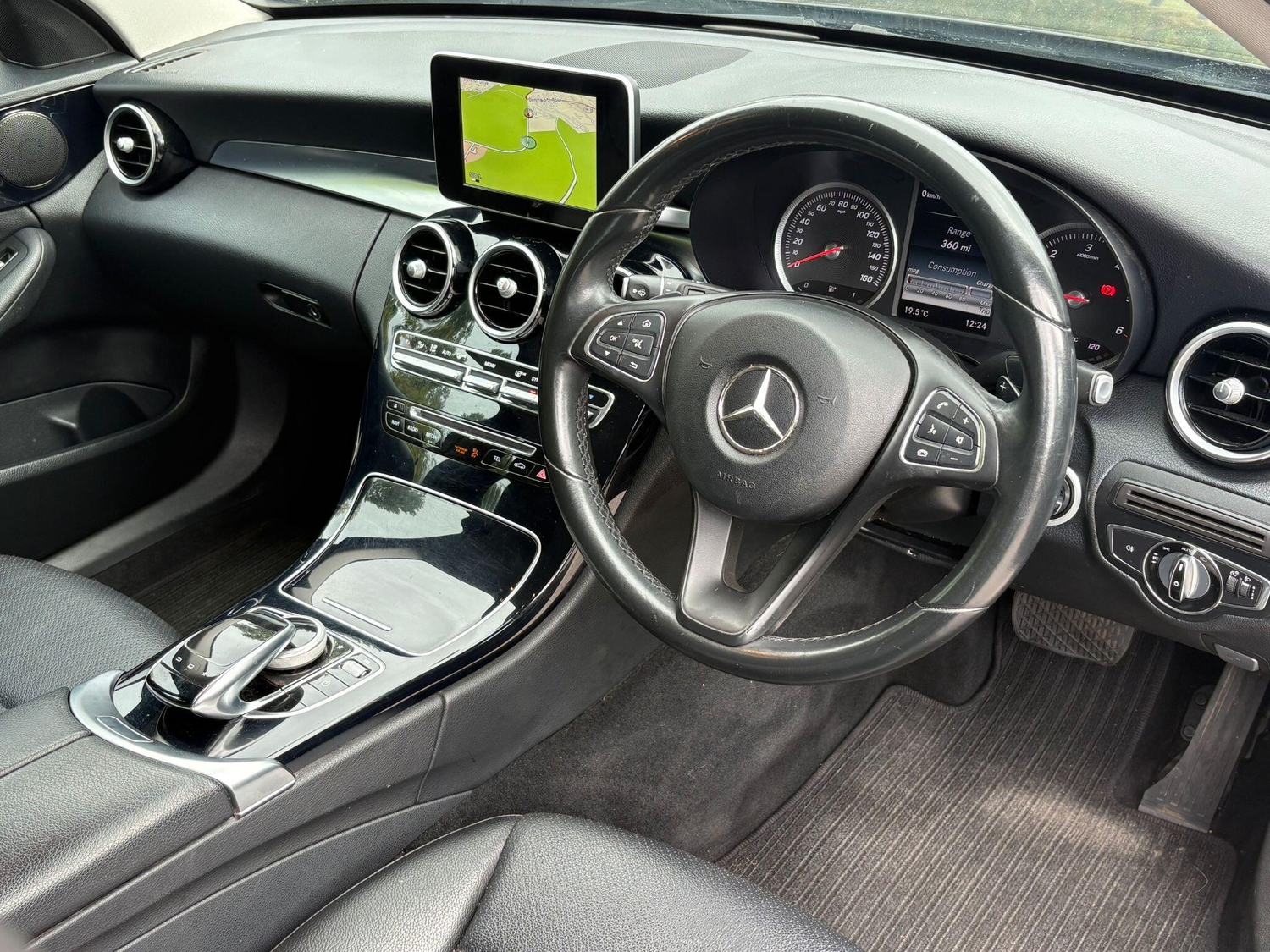 [ berth ]Mercedes-Benz C Class