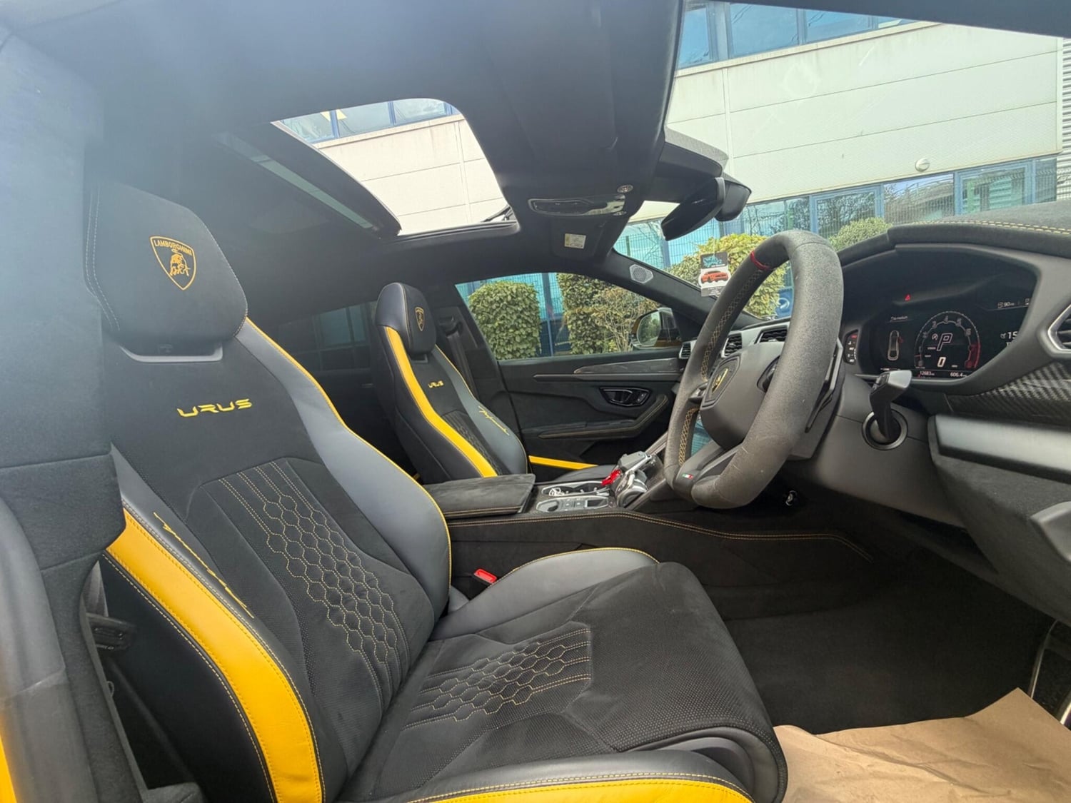 [ berth ]Lamborghini Urus