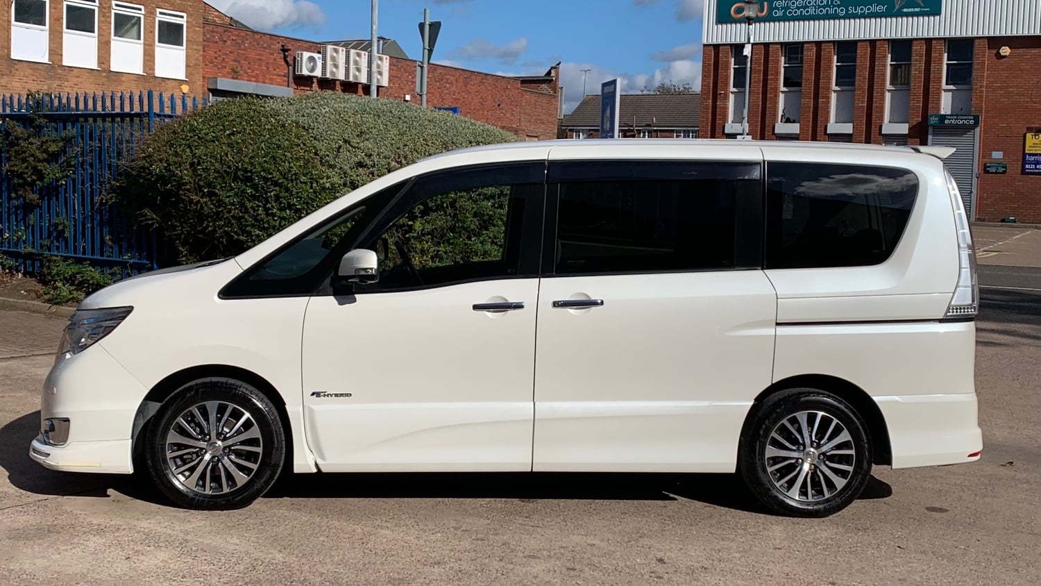 Nissan Serena 2016 - Cars in Birmingham