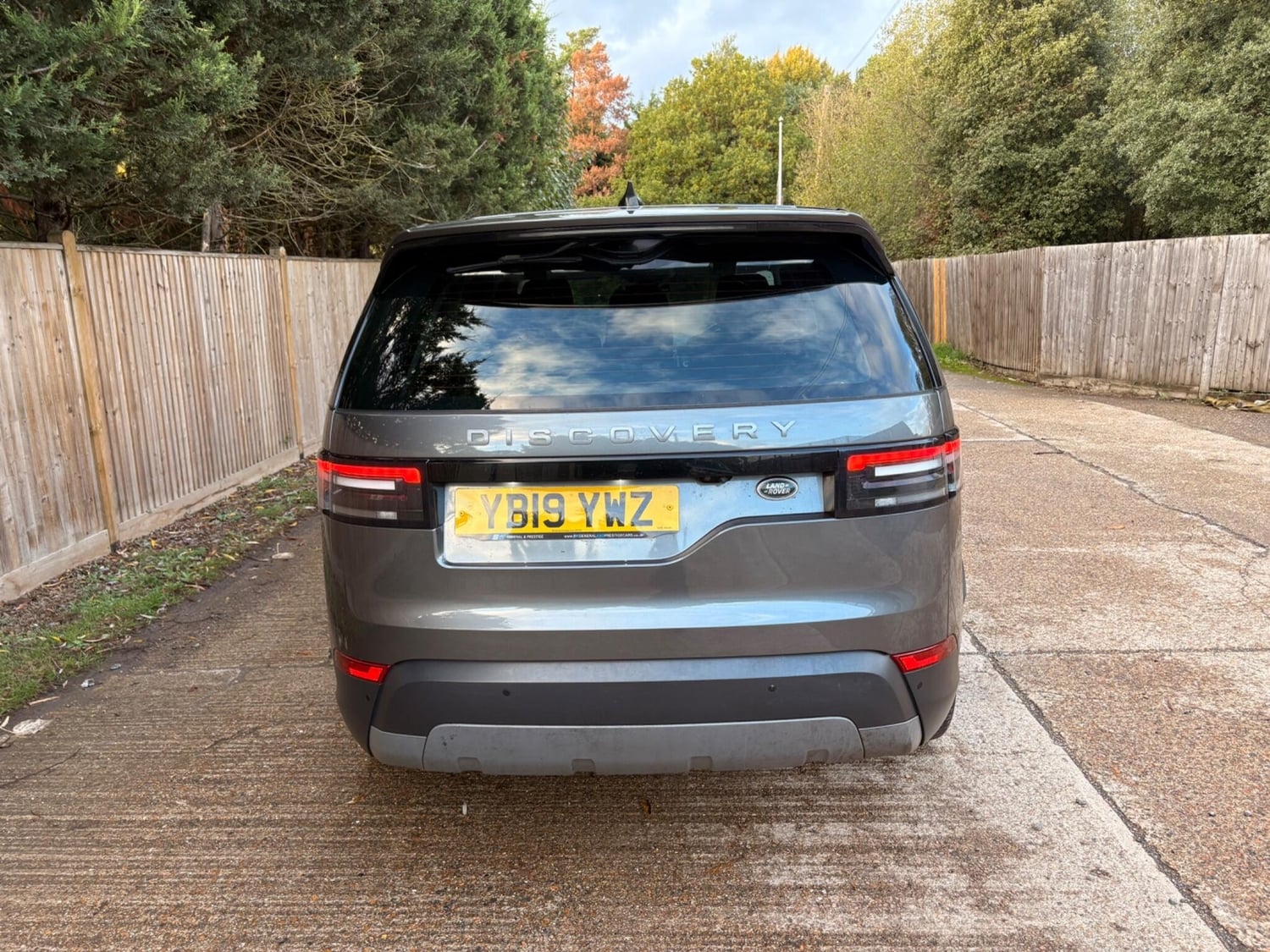Land Rover Discovery 2019 - Cars in Tonbridge