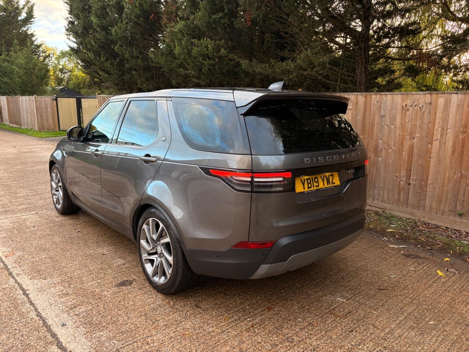 Land Rover Discovery 2019 - Cars