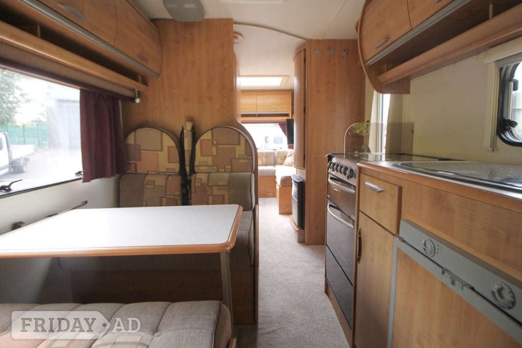 [6 berth ]Auto-Trail Apache 700