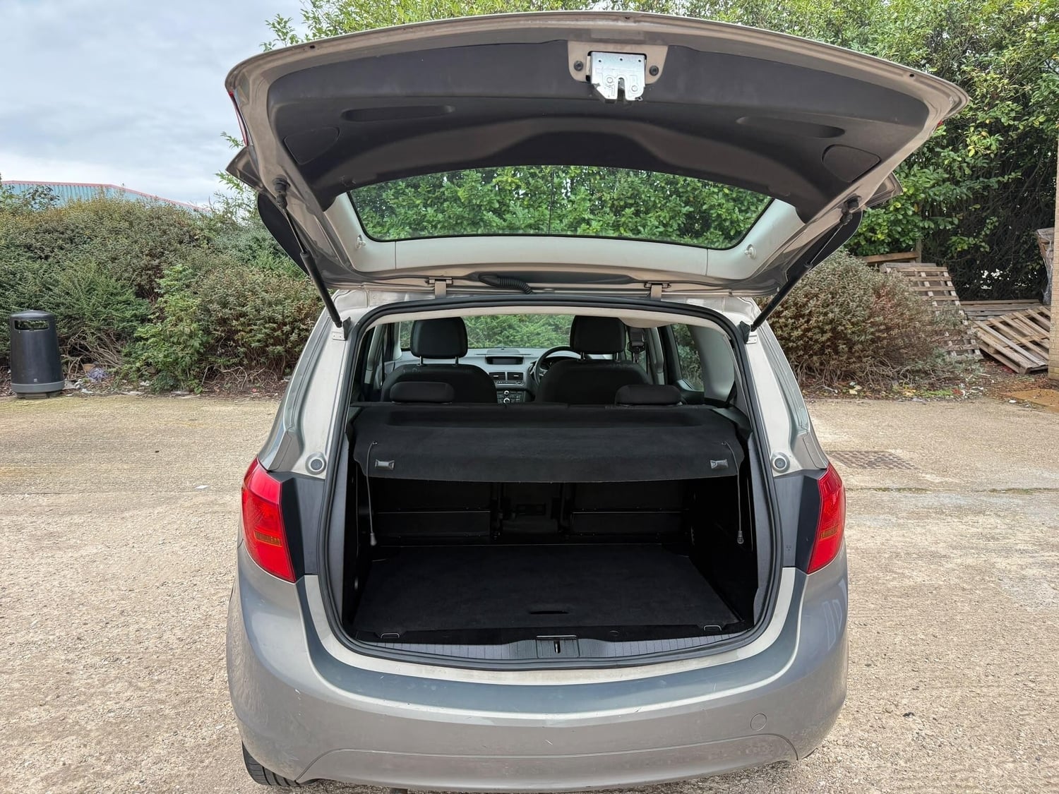 Vauxhall Meriva 2011 - Cars in Peterborough