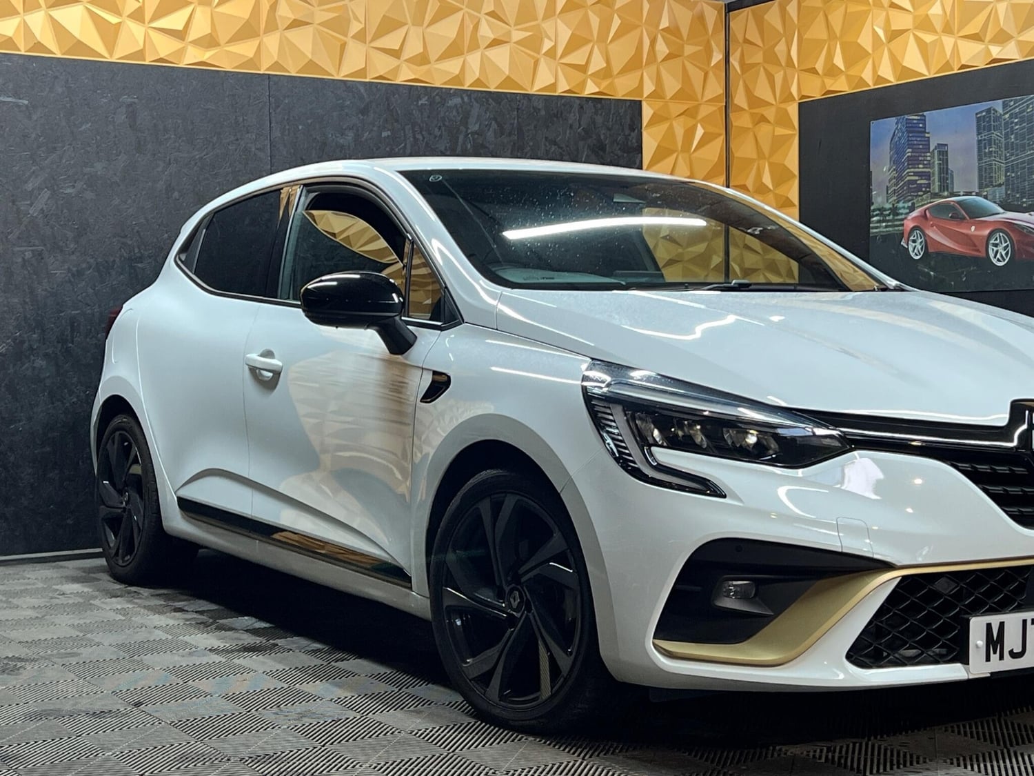 [ berth ]Renault Clio