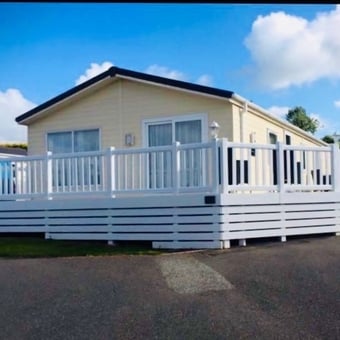 Absolutely stunning 3 bedroomed 2015 Delta Newbury lodge