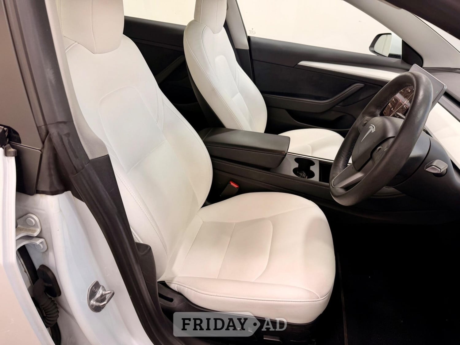 [ berth ]Tesla Model 3