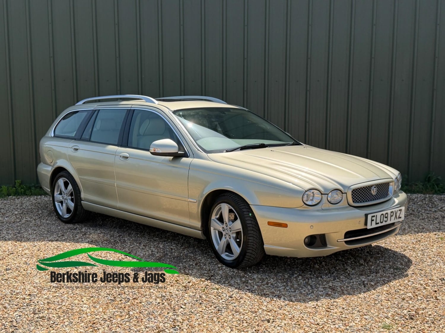 Jaguar X-type 2009 in Wokingham