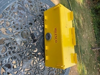 Milenco Manual Peddle Lock