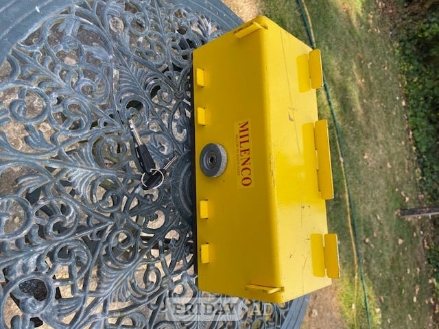 Milenco Manual Peddle Lock in Berkeley