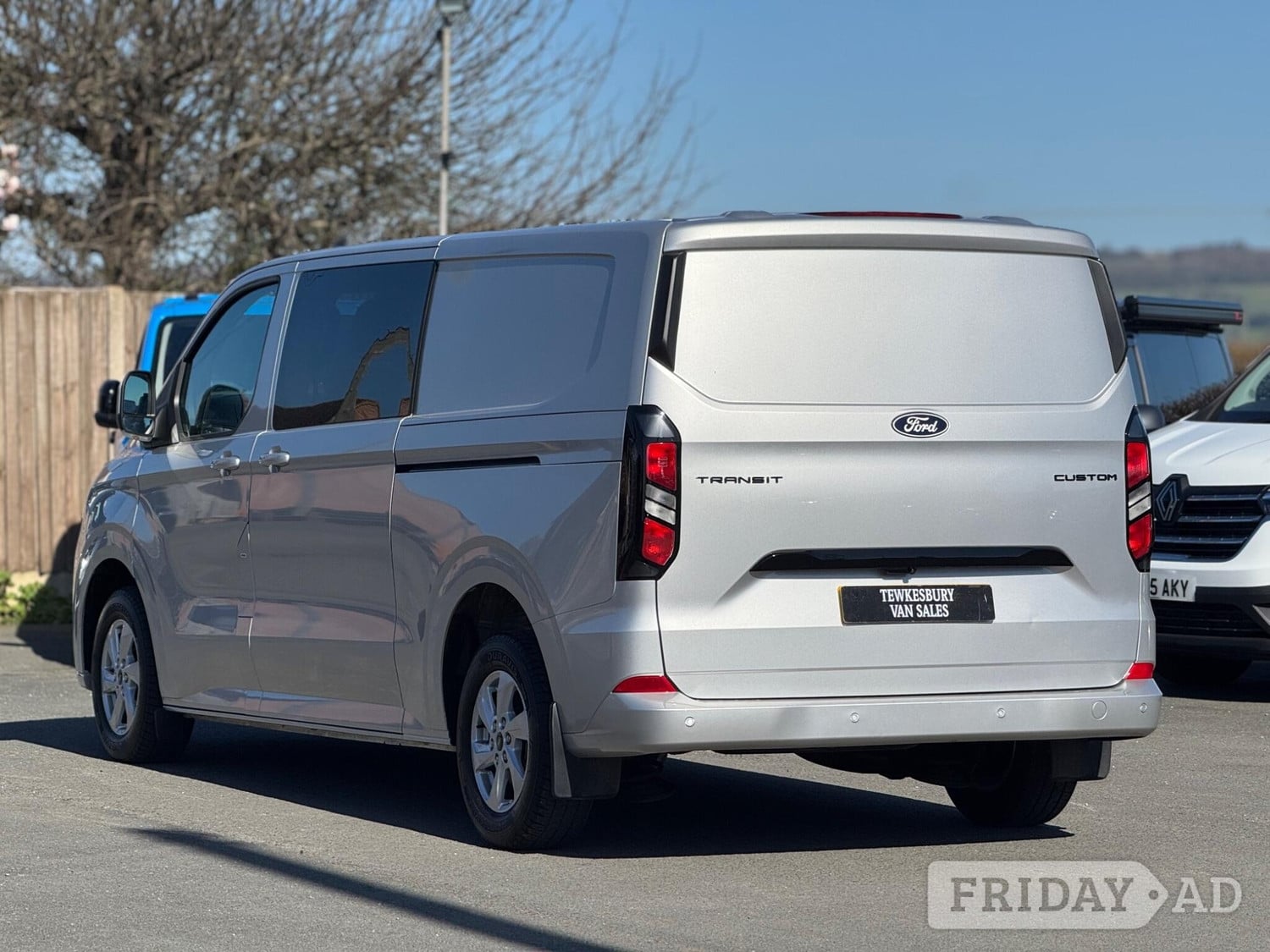 [ berth ]Ford Transit Custom
