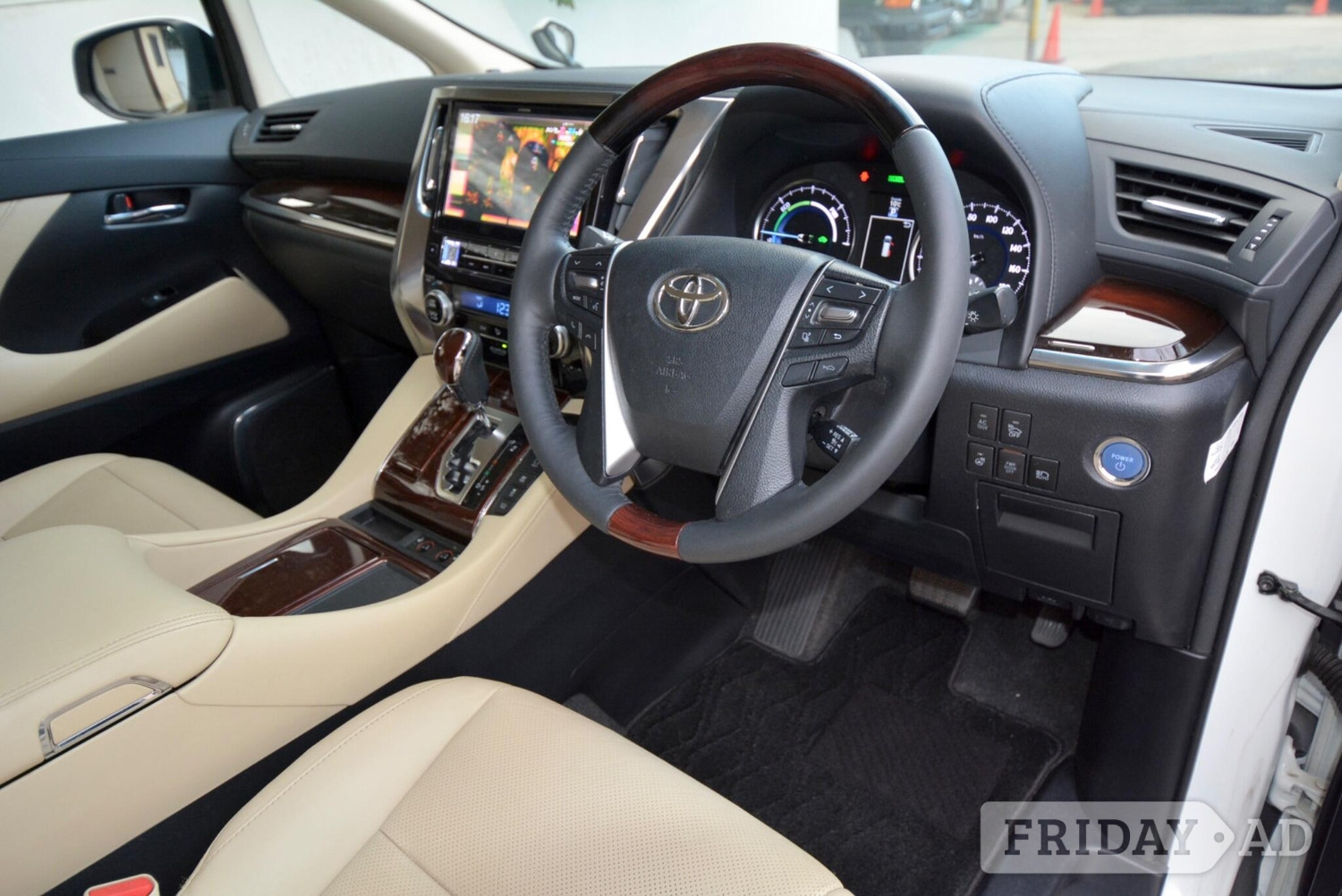 Toyota Alphard Chingford