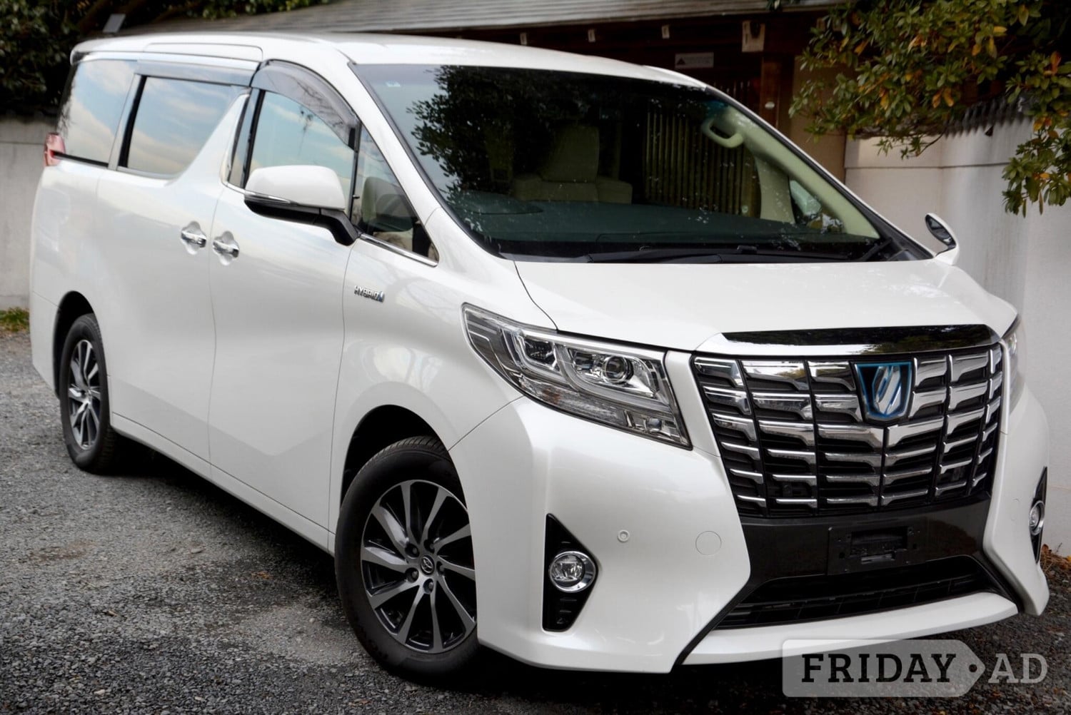 Toyota Alphard 2015 in Chingford